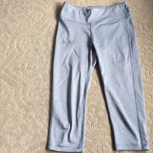 Warn grey cropped girls under armor leggings.